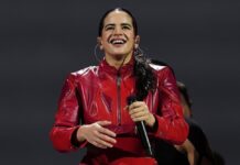 La cantante española Rosalía fue la gran invitada en el primer de dos masivos conciertos que su pareja, el artista urbano puertorriqueño Rauw Alejandro ofreció anoche en San Juan, como parte de su gira "Saturno World Tour 2023".