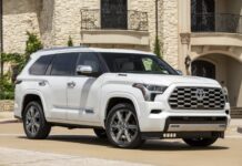 Toyota que se destaca por mantener sus modelos sin muchos cambios más tiempo que la mayoría, casi impone un récord con su Sequoia Capstone.