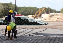 Trabajadores laboran en la construcción del tramo 4 del Tren Maya (3)