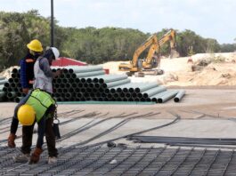 El mercado laboral estadounidense se acelera en marzo tras crear 303.000 empleos y reducirse el paro al 3,8% Trabajadores laboran en la construcción del tramo 4 del Tren Maya (3)