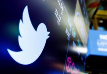 Twitter retira marca de verificación azul a cuentas que no paguen suscripción La red social Twitter retiró este jueves las marcas de verificación azul a las cuentas que no están abonados a Twitter Blue, una suscripción que cuesta 8 dólares al mes (7,29 euros), rompiendo así de manera definitiva la política empresarial anterior a Elon Musk, cuando Twitter daba esta verificación de forma gratuita a personas públicas.