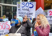 Inmigrantes piden con cacerolazo ser incluidos en cobertura de salud en Nueva York