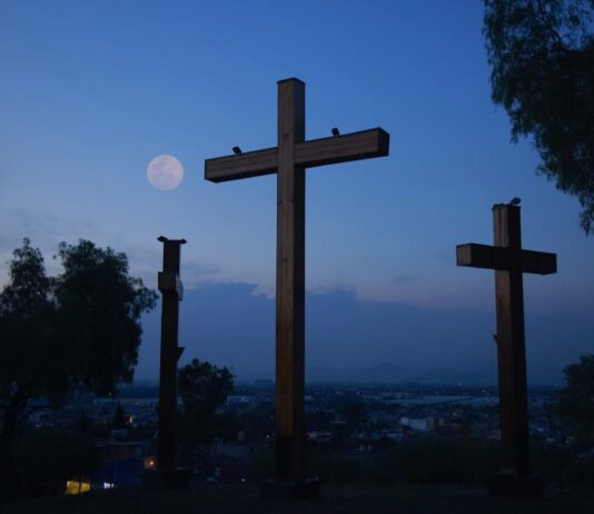 El popular barrio de Iztapalapa, en el sur de la capital mexicana, retomará este Viernes Santo su tradicional viacrucis con normalidad después de dos años de celebraciones marcadas por la pandemia, por lo que espera recibir a cerca de 2 millones de devotos.
