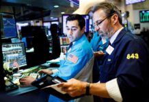 Wall Street abrió este lunes en terreno mixto, con variaciones casi insignificantes, y su principal indicador, el Dow Jones de Industriales, subía un 0,1 %.