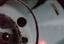 Una cápsula Dragon de SpaceX con casi 2.000 kilos de material científico y suministros se separó este sábado desde la Estación Espacial Internacional (EEI) e inició su vuelta rumbo a las costas de Florida (EEUU), donde se espera caiga la tarde de hoy.