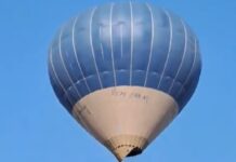 Dos muertos provoca incendio y desplome de globo aerostático en México Al menos dos muertos y tres heridos provocó este sábado el incendio y desplome de un globo aerostático en el municipio San Juan Teotihuacán, en el Estado de México, vecino a la capital, en el centro del país, informaron autoridades estatales.