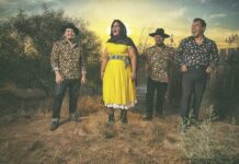 integrantes de la banda La Santa Cecilia.
