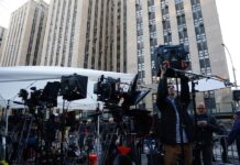 Medios no podrán transmitir en vivo lectura de cargos a Trump