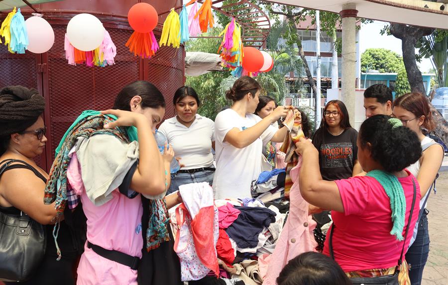 migrantes se preparan para“viacrucis” migratorio Miles de migrantes de distintos países se preparan este sábado para salir el domingo en el primer “viacrucis” migratorio desde el sureño estado de Chiapas hasta la Basílica de Guadalupe, en la Ciudad de México, para visibilizar el calvario de los migrantes en México.