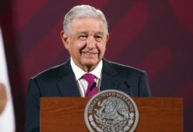 López Obrador mantiene estrategias de "guerra contra el narco", según documentos filtrados El análisis de los documentos de la Secretaría de la Defensa Nacional (Sedena), filtrados por el colectivo Guacamaya, revelan que el presidente mexicano, Andrés Manuel López Obrador, mantiene las estrategias de la llamada "guerra contra el narco" pese a negarlo.