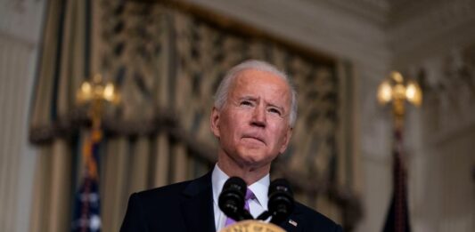 El presidente Joe Biden vetará una iniciativa presentada por los republicanos en el Congreso del país, que busca, entre otros, reanudar la construcción del muro con México para frenar la migración irregular.