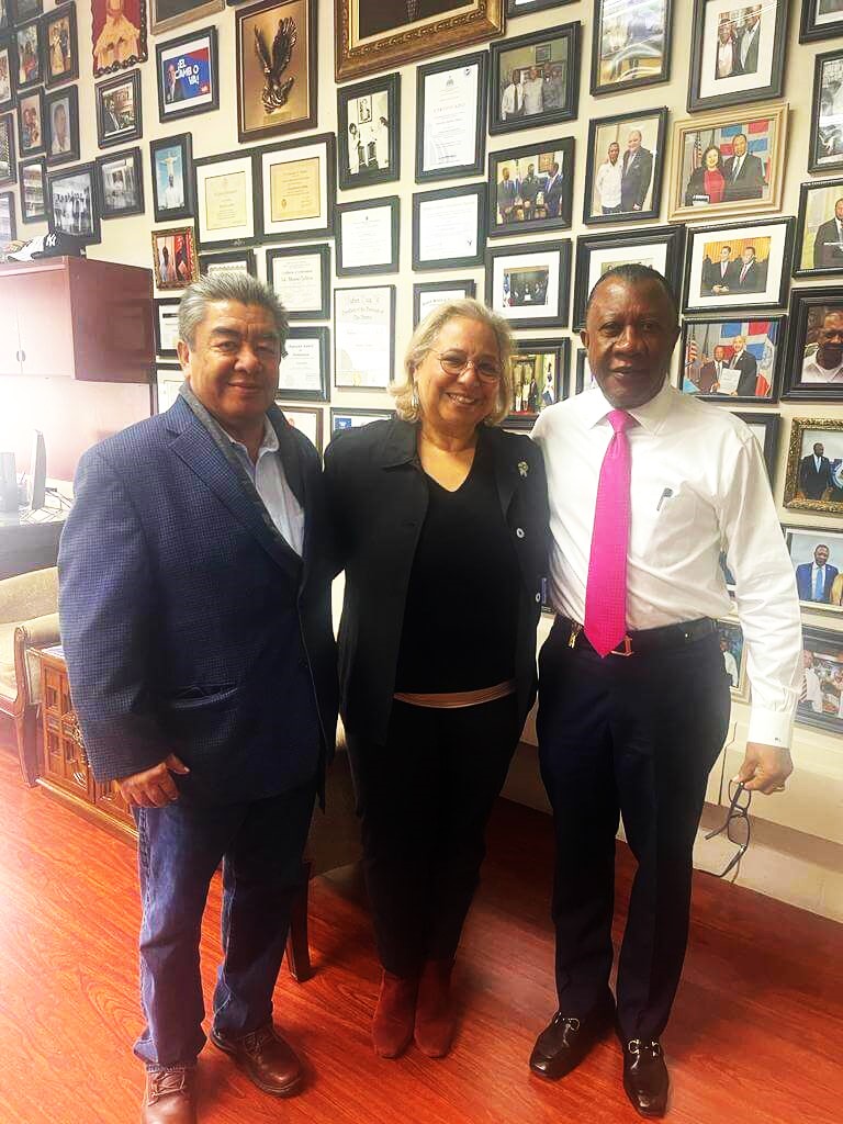 El Lic. Manuel Lebron, presidente y fundador de la Cámara de Comercio Dominicana-Americana, junto a su asesora especial Lic. Maria Khury, dieron la bienvenida a su buen amigo y ahora socio Dr. Jaime Lucero, a través de quien están estrechando lazos con la comunidad mexicana a nivel nacional e internacional.