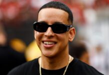 Daddy Yankee firma para ser productor de la serie "Neon" de Netflix Netflix anunció este lunes en redes sociales que el reguetonero puertorriqueño Daddy Yankee firmó para ser productor de "Neon", la próxima serie de comedia de la plataforma. Foto Twitter Latinoamerica
