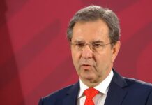 El embajador mexicano en EE.UU. condena las "palabras racistas" de un senador republicano El embajador mexicano en Estados Unidos, Esteban Moctezuma, ha mandado una carta al senador republicano John Kennedy para responder a las "palabras vulgares y racistas" que el legislador vertió la semana pasada contra México.