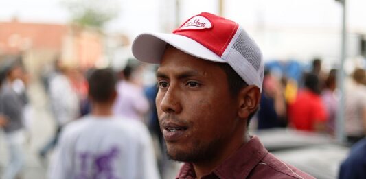 La ciudad de Nueva York y su alcalde Eric Adams, enfrentan una difícil situación al abordar la creciente llegada de más de 59,000 solicitantes de asilo a la ciudad.