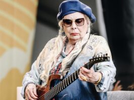 Joni Mitchell estrenará un álbum en directo con su actuación en Newport Folk Festival 2022 La cantautora canadiense Joni Mitchell, de 79 años, estrenará el 28 de julio en formato físico y en las plataformas digitales un álbum de interpretaciones en directo que incluirá su actuación en Newport Folk Festival el año pasado, la primera en las últimas dos décadas. Foto David Gahr & Nina Westervelt