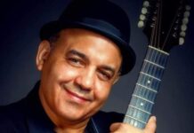 Fallece Juan Carlos Formell, de Los Van Van, tras abandonar un concierto en Nueva York Juan Carlos Formell, bajista del histórico grupo cubano Los Van Van, falleció en la noche del viernes a los 59 años como consecuencia de un ataque cardíaco tras haber abandonado el escenario en medio de un concierto en Nueva York. Foto Ministerio de Cultura de Cuba Facebook
