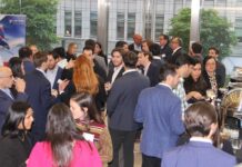 Celebran 200 años de relaciones entre Chile y Estados Unidos La Cámara de Comercio Norteamericano-Chilena, por la traducción exacta de su nombre en inglés, The North American-Chilean Chamber of Commerce y sus siglas NACCC, dentro de las celebraciones por los doscientos años de relaciones diplomáticas entre Estados Unidos y Chile, realizó su networking de primavera el jueves 18 de mayo en el Hogan Lovells de la Ave. Madison en Manhattan.
