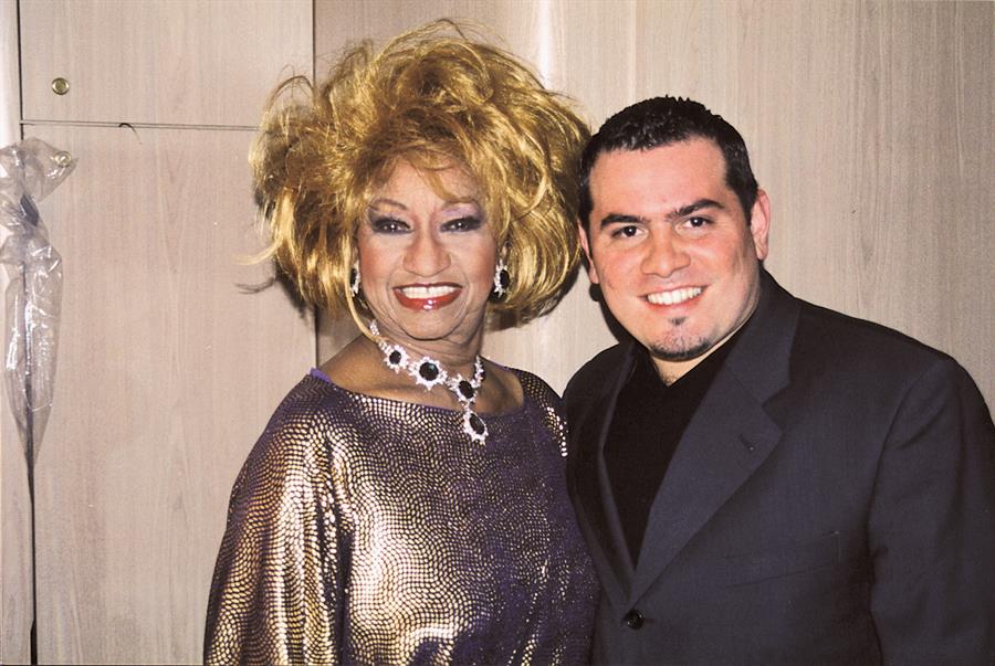 Omer Pardillo donde aparece junto a la Reina de la Salsa, la cantante cubana Celia Cruz