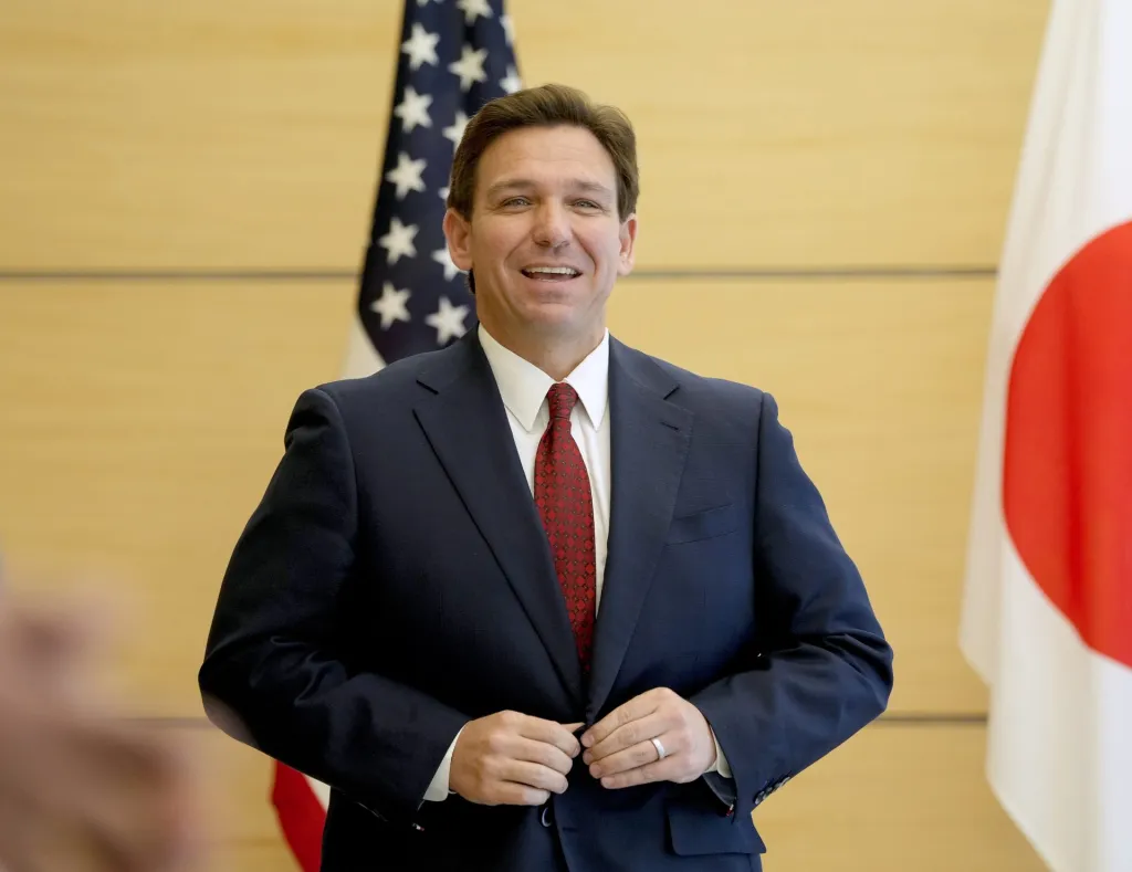 Ron DESantis (8) El gobernador de Florida, el republicano Ron DeSantis, hizo oficial este miércoles finalmente su candidatura en las primarias del Partido Republicano para las elecciones presidenciales de 2024, según informan medios estadounidenses.