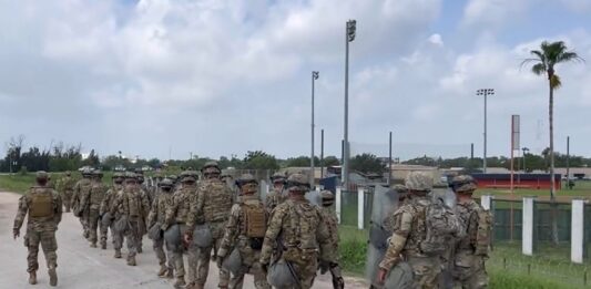 Los primeros 550 soldados de refuerzo de los 1.500 anunciados por el Gobierno para apoyar a la Patrulla Fronteriza habrán llegando para mañana, viernes, al límite con México, informó este jueves el Pentágono.