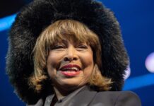 La cantante Tina Turner muere en Suiza a los 83 años La cantante Tina Turner falleció hoy a los 83 años de edad cerca de Zúrich (Suiza), según anunció su portavoz en un comunicado.