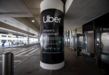 La multinacional de transporte Uber empezó este lunes a ofrecer su "cuenta para adolescentes", que permite viajar solos a menores de entre 13 y 17 años en diversas ciudades del país.