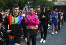El colectivo LGBTIQ+ celebra la diversidad con una pasarela en las calles de México el Fashion Day LGBTQ (1)