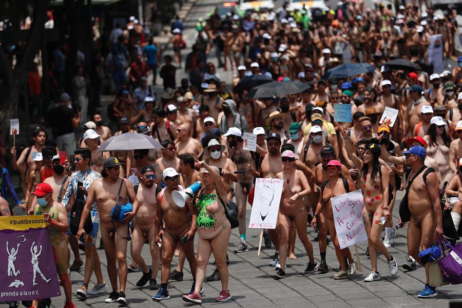primera manifestación Día al desnudo (3)