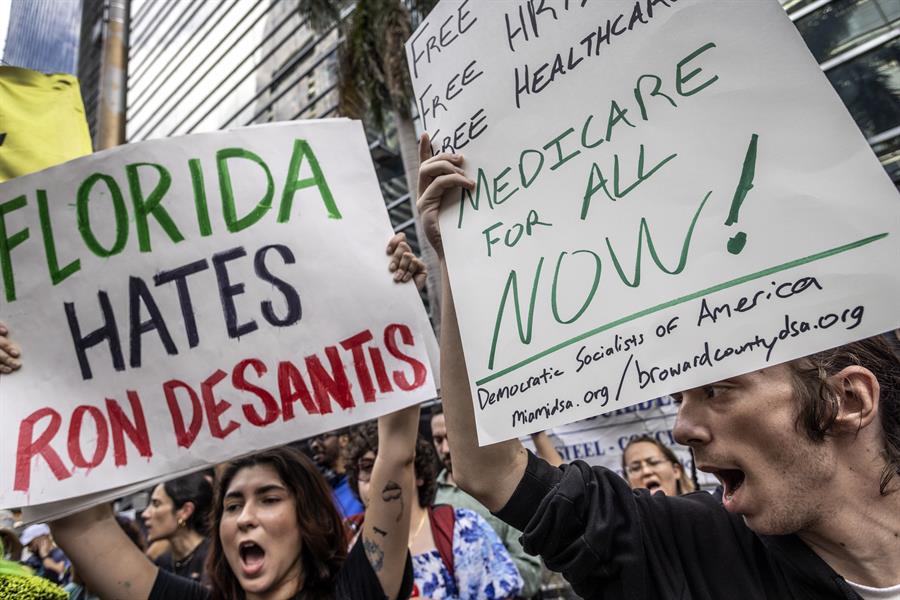 protestas contra Desantis (2)