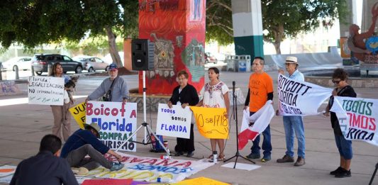 Activistas protestan contra la Propuesta antiinmigrante SB 1718 de Florida (2)