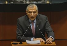 Adán Augusto López Hernández, quien anoche presentó su renuncia como titular de la Secretaría de Gobernación (Segob) de México para buscar la candidatura presidencial del partido gobernante, Movimiento Regeneración Nacional (Morena), firmó este viernes el acuerdo para registrarse como aspirante.
