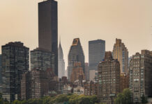 Los incendios forestales que se han desatado en Canadá están afectando a la calidad del aire en prácticamente todo el estado de Nueva York, según advirtieron este martes las autoridades neoyorquinas. Foto nycHealthy