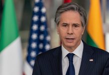 EE.UU. anuncia un nuevo paquete de ayuda militar para Kiev valorado en más de 450 millones de euros Estados Unidos ha anunciado este martes un nuevo paquete de ayuda militar para Ucrania valorado en 500 millones de dólares (456 millones de euros) que incluye municiones para sistemas de lanzacohetes múltiples estadounidenses HIMARS y misiles Patriot.