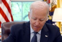 El presidente Estados Unidos, Joe Biden, firmó este sábado el acuerdo logrado entre la Casa Blanca y los republicanos para elevar el techo de deuda hasta 2025, evitando así que el país entre en suspensión de pagos.