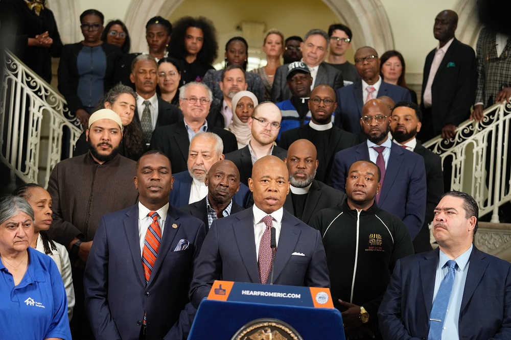 Centros religiosos de Nueva York y Eric Adams. Foto Mayor Eric Adams La ciudad de Nueva York anunció hoy una asociación con grupos religiosos para poner en marcha un programa para inmigrantes. Foto Mayor Eric Adams