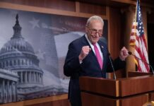 El Senado aprueba elevar el techo de deuda y evita la suspensión de pagos del país Chuck Schumer