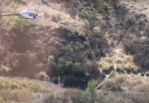 Muere niño migrante tras ser rescatado con su familia en el desierto de Arizona Un niño migrante de 9 años, que se quedó sin agua en el desierto de Arizona cuando viajaba con su mamá y otro hermano, murió el pasado 17 de junio en un hospital de ese estado, informó este viernes la Oficina de Aduanas y Protección Fronteriza (CBP).