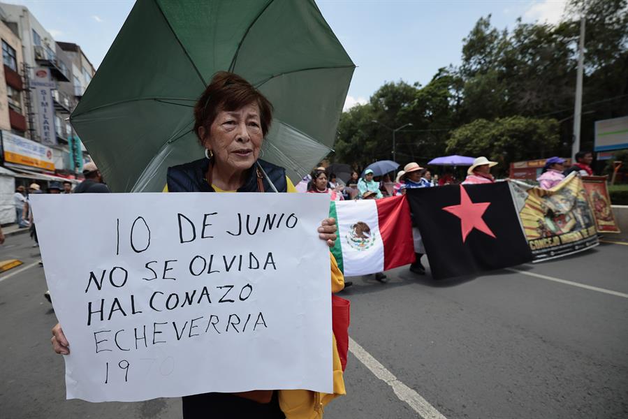 Diversas organizaciones sociales marchan en conmemoraci&oacute;n del 52 aniversario del Halconazo (1)