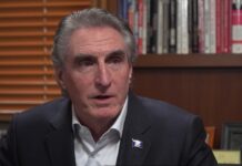El gobernador de Dakota del Norte, el republicano Doug Burgum, se presentó este miércoles como candidato a la nominación de su partido para los comicios presidenciales de 2024.