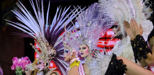El estado de Florida apeló el bloqueo dictado por un juez federal a una nueva ley dirigida a los espectáculos de "drag queens" y solicitó que la norma se pueda aplicar mientras el proceso legal sigue su curso, informaron este jueves medios locales.