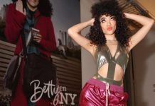 Elyfer Torres con la portada de “Betty en NY”.