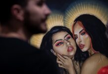 El colectivo Consejo Ciudadano LGBT+ de la ciudad Monterrey reunió a 17 artistas para reivindicar a la comunidad e impulsar la exposición "Detrás del arcoíris" que fue inaugurada en el Centro Cultural Barrio Antiguo Monterrey (BAM), en el estado mexicano de Nuevo León, norte de México.