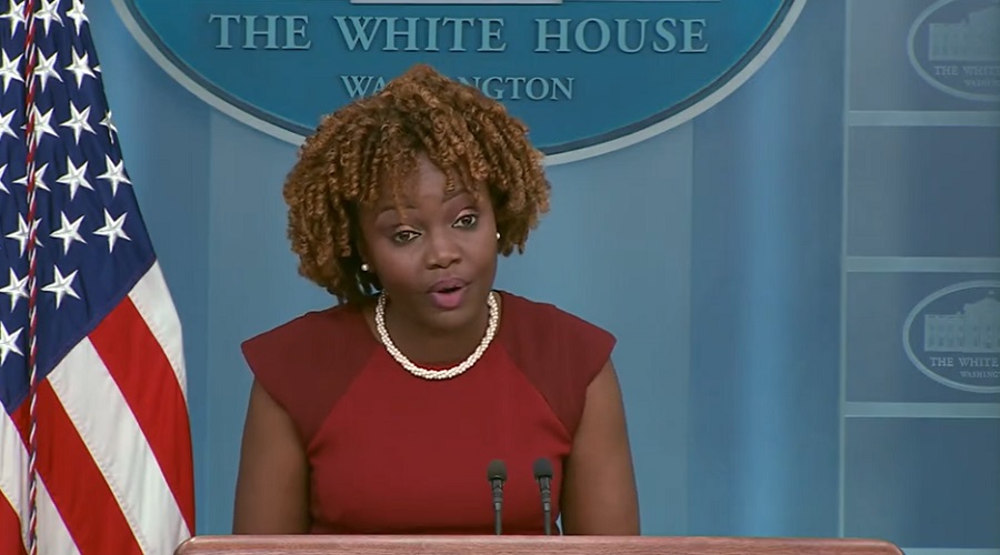 Karine Jean-Pierrr rueda de prensa La Casa Blanca reiteró este martes que el presidente Joe Biden no ha estado involucrado de ningún modo en los procesos judiciales que enfrenta el expresidente Donald Trump (2017-2021), el día en el que se celebra la primera audiencia por 37 cargos federales en su contra.