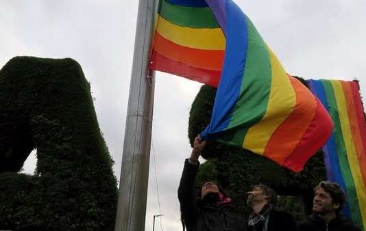 El sindicato de trabajadores de la cadena de cafeterías Starbucks anunció que la empresa ha prohibido decorar varios locales con motivos LGTBI para celebrar el mes del orgullo que se celebra cada junio en EE.UU.