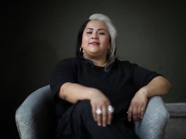 La mexicana Vivir Quintana narra en "Corazón de ave" dificultades para vivir de la música La cantautora mexicana Vivir Quintana