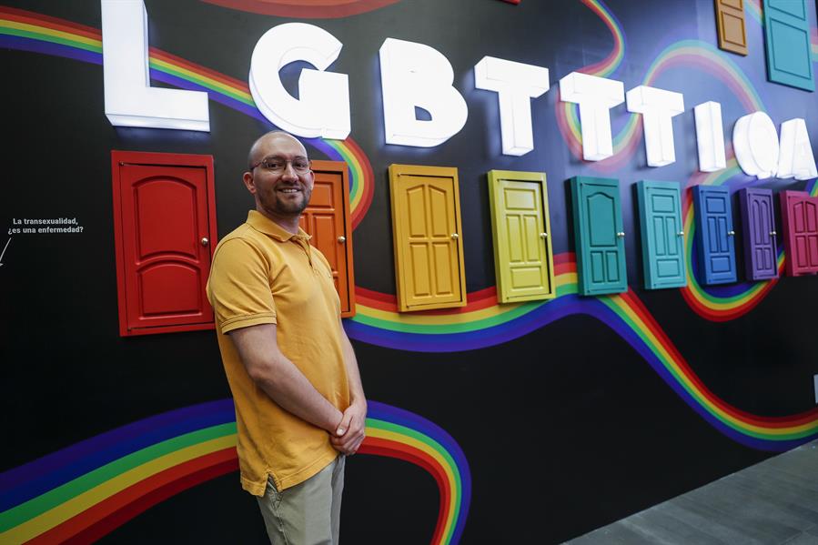 La comunidad LGBT mexicana La comunidad LGBT mexicana celebra este sábado la 45° edición de la marcha del Orgullo, a la que llega vigilante ante la amenaza a sus derechos ya conquistados, como el matrimonio igualitario o la declaración de ilegalidad de las terapias de conversión.