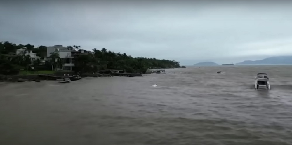 Lluvias en Brasil Al menos 8 personas murieron y otras 19 están desaparecidas como consecuencia de un ciclón extratropical que en los últimos días ha causado graves estragos en el sur de Brasil, informaron este sábado fuentes oficiales.