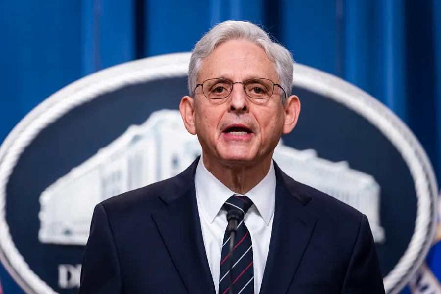 Merrick Garland 2 Estados Unidos anunció este viernes que ha presentado cargos contra cuatro empresas químicas con sede en China y a ocho ciudadanos del país asiático por el tráfico de precursores químicos usados para fabricar fentanilo, la droga que mata diariamente a unas 200 personas en el país norteamericano.