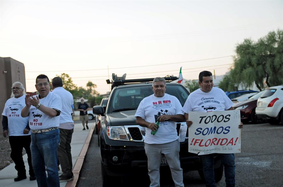 En su recorrido por Arizona, los miembros de la caravana se reunieron este lunes con activistas y miembros de la Legislatura estatal, quienes les dieron su apoyo a las afueras del Capitolio en Phoenix.